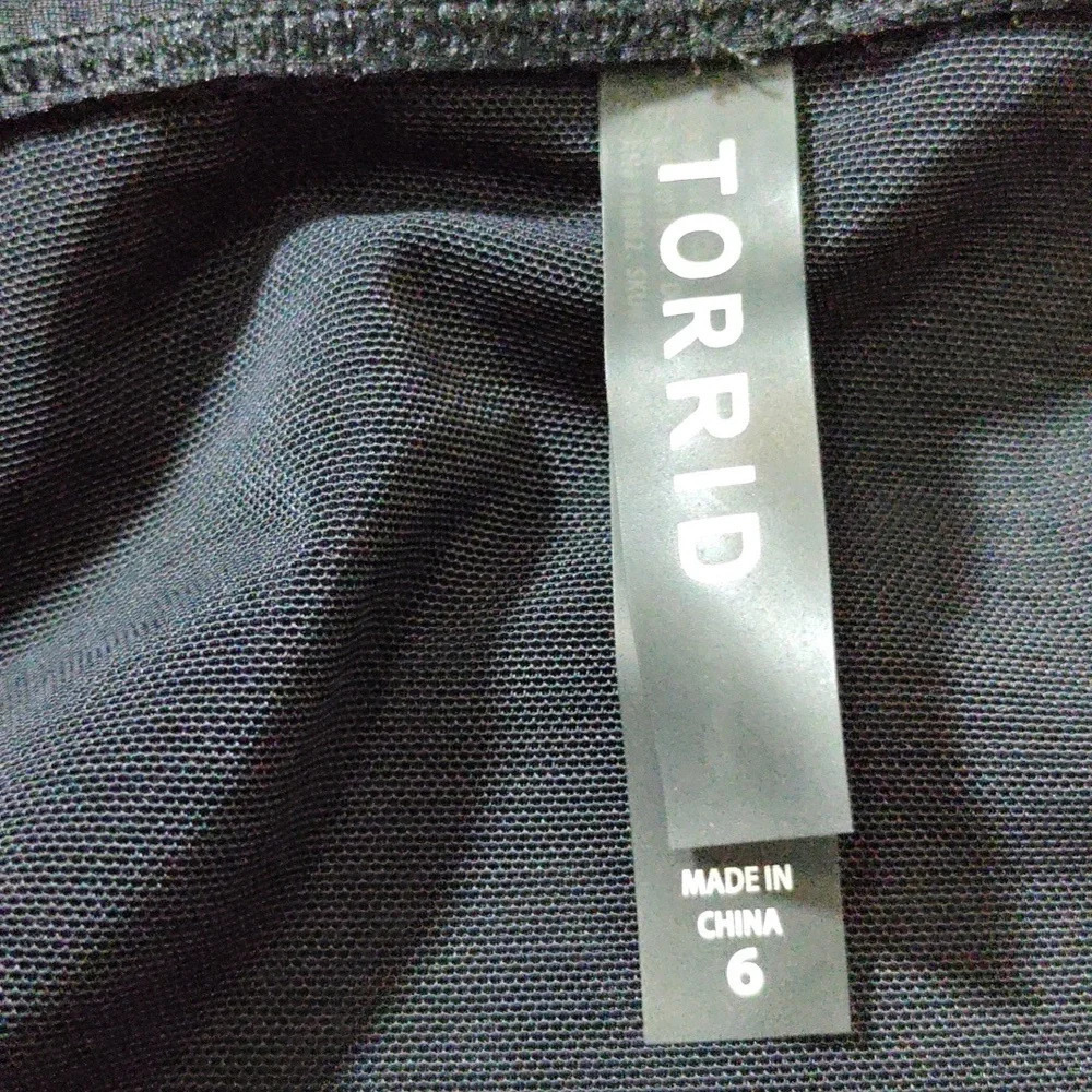 Torrid Curvy Chic Black Ruched Lace-Up One Piece Swimsuit Tummy Control Size 6 - Picture 6 of 8
